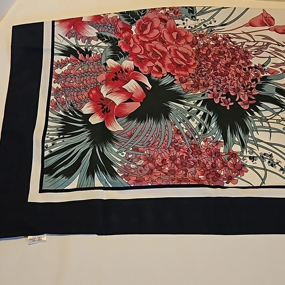 Overseas Advantage INC 100% polyester Blue& pink flowers 27